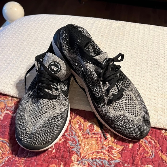 Nike Shoes - Nike Free Runs Fly Knits !